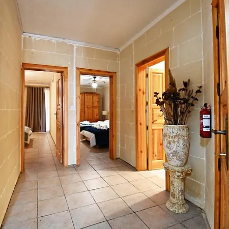 Διαμέρισμα 2bdr Maisonette With Yard