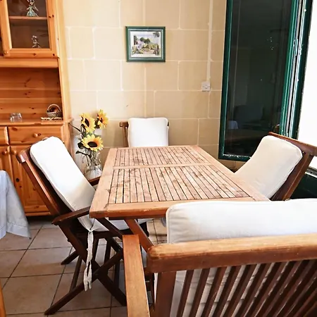 2bdr Maisonette With Yard *