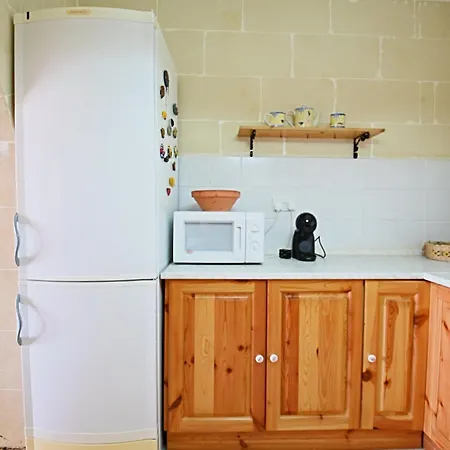Διαμέρισμα 2bdr Maisonette With Yard *