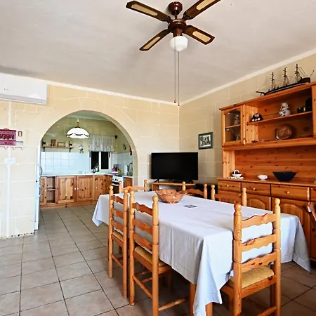 2bdr Maisonette With Yard *