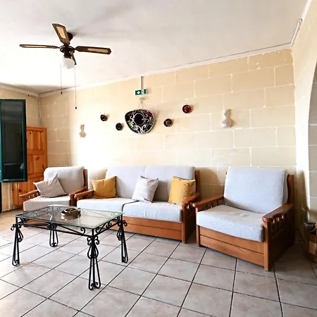 2bdr Maisonette With Yard Nadur