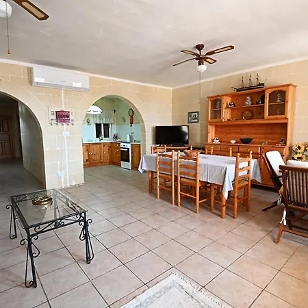 2bdr Maisonette With Yard * Nadur