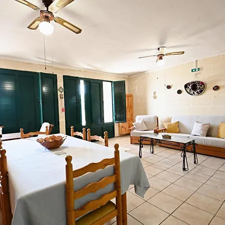 2bdr Maisonette With Yard Διαμέρισμα *
