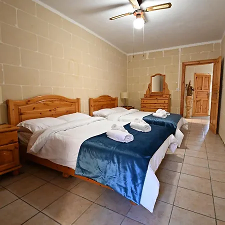 2bdr Maisonette With Yard *